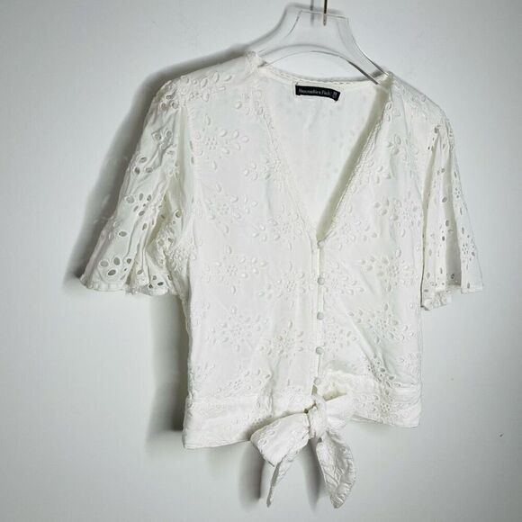 Abercrombie & Fitch Eyelet White Crochet Crop Tie Flutter Button Up Xs Xsmall AF - Picture 6 of 6